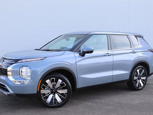 New 2026 Mitsubishi Outlander SE image 45