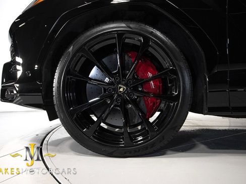 Used 2022 Lamborghini Urus image 65