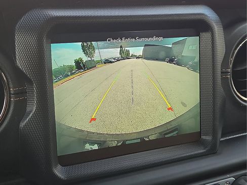 Used 2021 Jeep Wrangler Unlimited Sahara AWD/4WD image 17