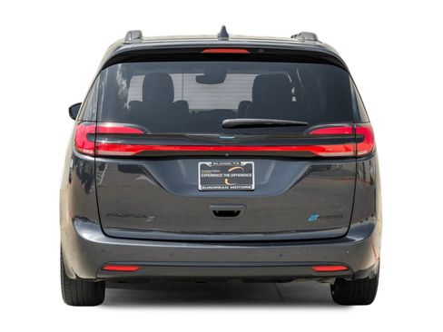 Used 2021 Chrysler Pacifica Touring-L w/ Uconnect Theater Family Group FWD image 8