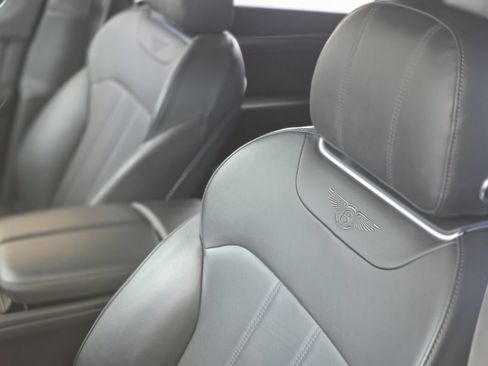 Used 2018 Bentley Bentayga AWD/4WD image 20