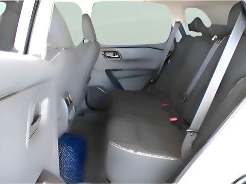 Used 2025 Nissan Rogue S FWD image 18