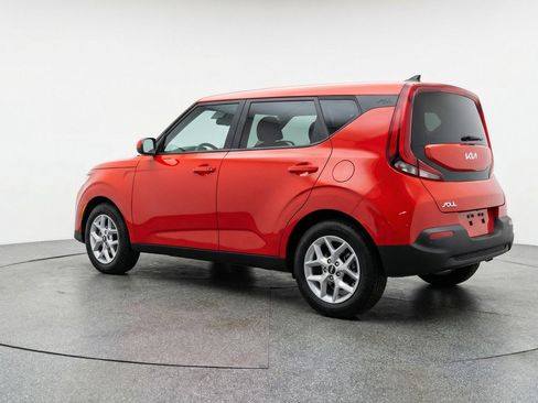 Used 2025 Kia Soul LX w/ LX Technology Package image 6