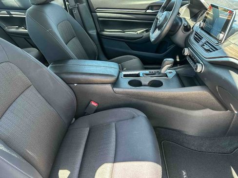 Used 2025 Nissan Altima 2.5 SV FWD image 22