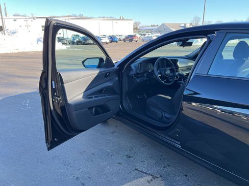 New 2025 Hyundai Elantra Sport image 17