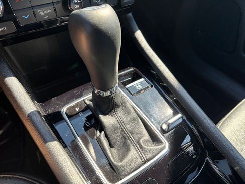 Used 2025 Jeep Compass Limited image 42