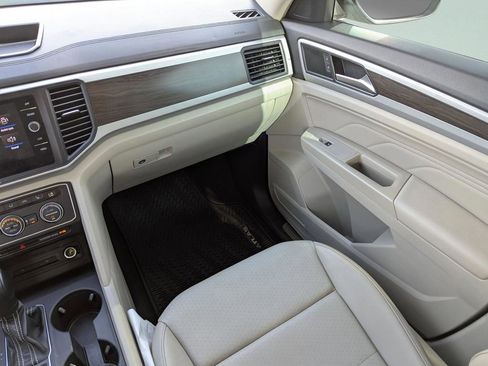 Used 2021 Volkswagen Atlas SE w/ Panoramic Sunroof Package FWD image 25
