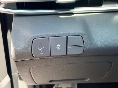 Used 2025 Hyundai Elantra Sport FWD image 28