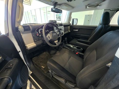 Used 2014 Toyota FJ Cruiser 4WD w/ Convenience Package image 11