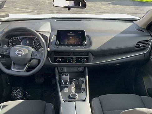 Used 2025 Nissan Rogue S image 12