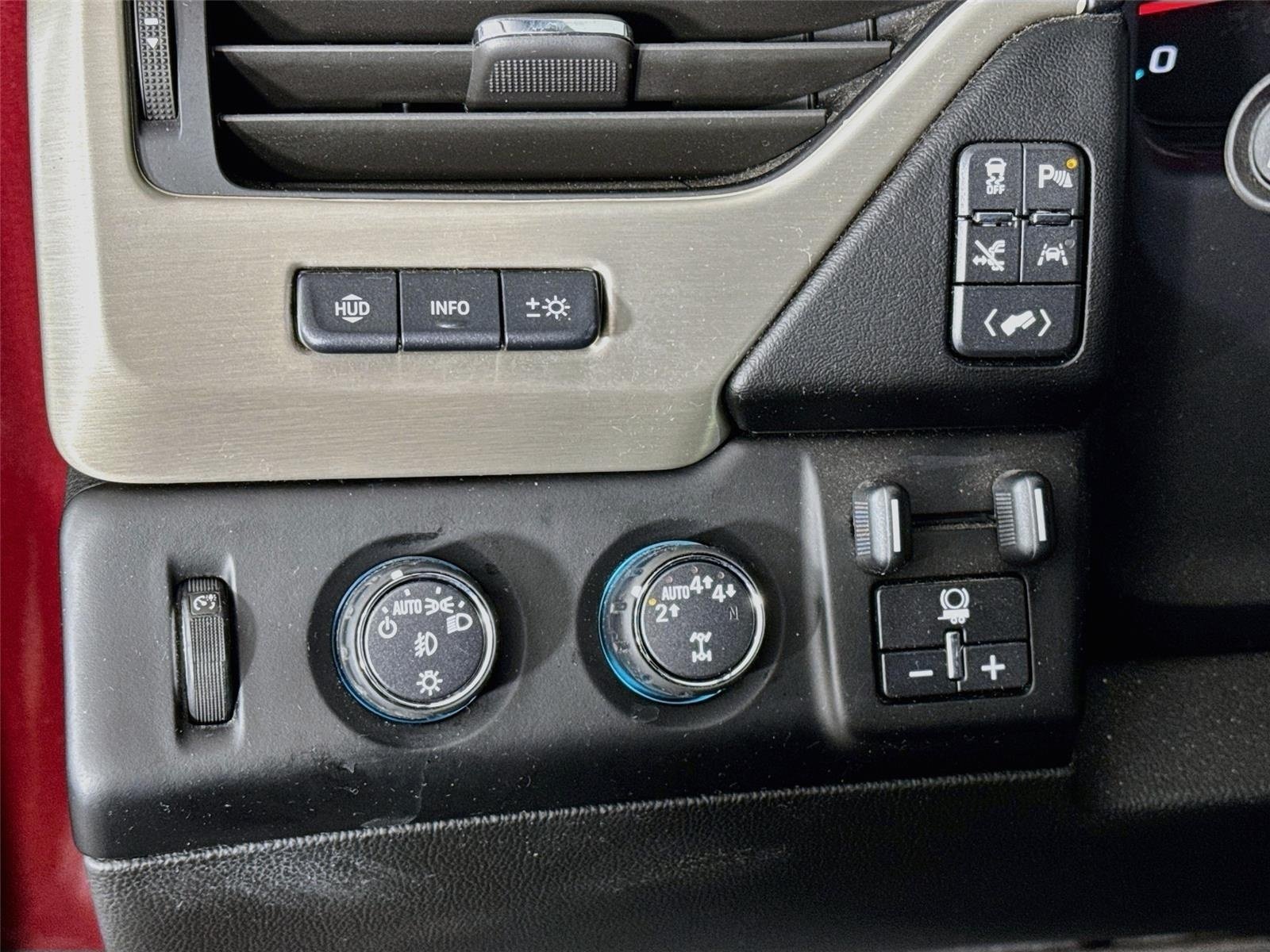 Certified 2020 GMC Yukon Denali w/ Denali Premium Package AWD/4WD image 10