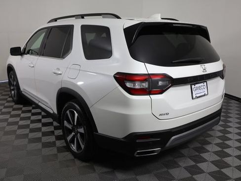 Used 2023 Honda Pilot Touring image 6