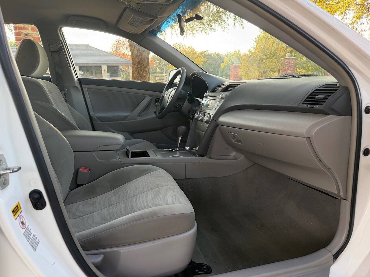 Used 2010 Toyota Camry LE FWD image 17