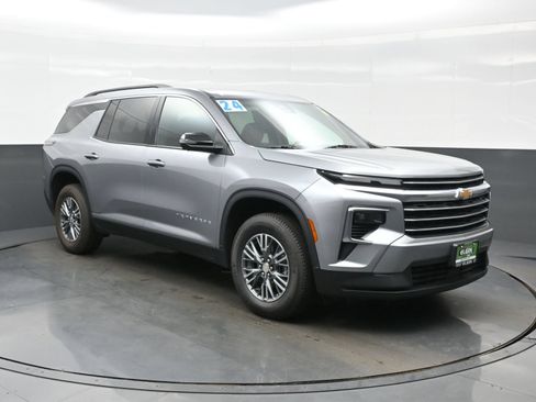 Used 2024 Chevrolet Traverse LT AWD/4WD image 11