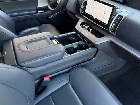 Certified 2025 Ford Expedition Active AWD/4WD image 19