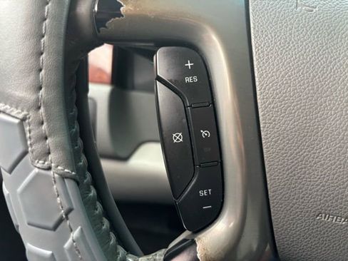 Used 2011 Chevrolet Avalanche LTZ image 12