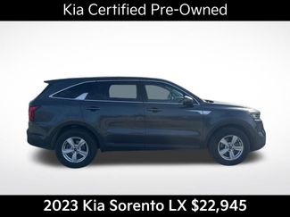 Used 2023 Kia Sorento LX video 2