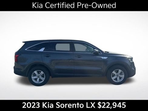 Used 2023 Kia Sorento LX image 2