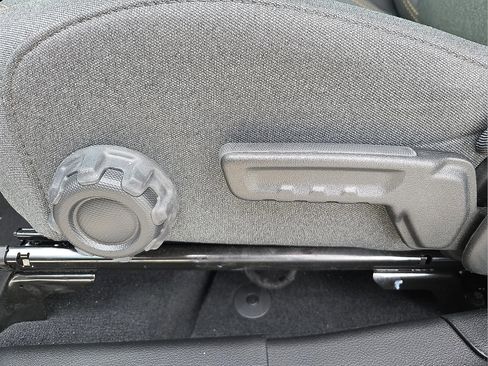 New 2025 Jeep Gladiator Sport image 15