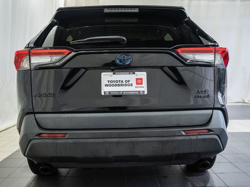 Used 2021 Toyota RAV4 XLE Premium image 5