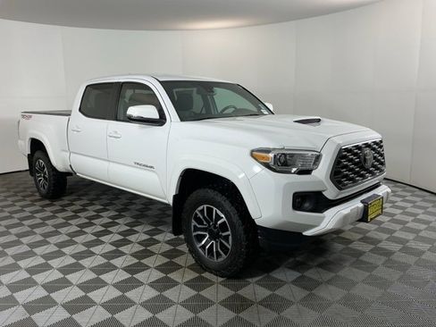Used 2020 Toyota Tacoma TRD Sport image 3