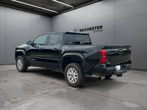 Certified 2025 Toyota Tacoma SR5 AWD/4WD image 92
