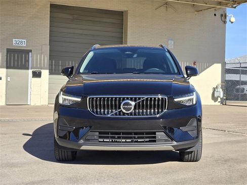 Used 2025 Volvo XC40 B5 Core image 6