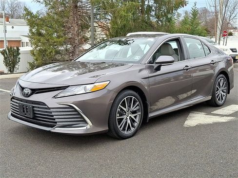 Certified 2023 Toyota Camry XLE image 3