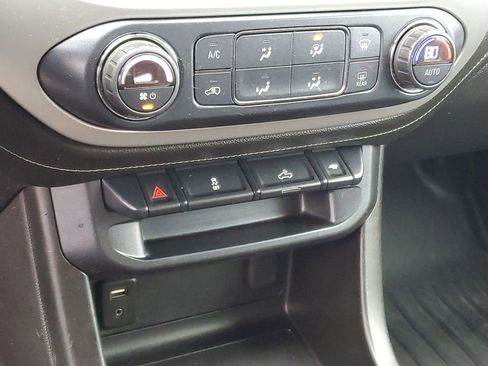 Used 2018 GMC Canyon SLE w/ SLE Convenience Package image 18