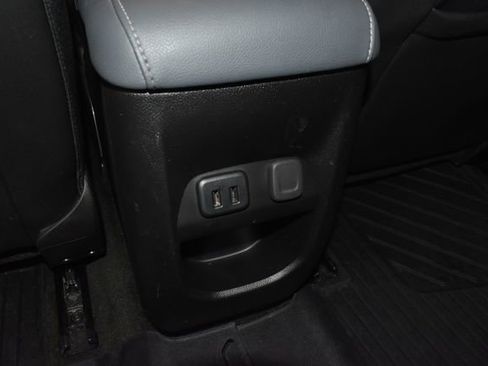 Used 2018 Chevrolet Colorado Z71 AWD/4WD image 31