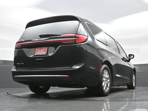 Used 2022 Chrysler Pacifica Touring-L FWD image 28