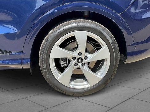 New 2025 Audi Q5 Prestige image 11