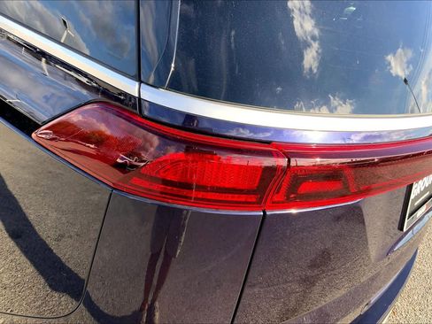 Used 2022 Kia Carnival LX image 28