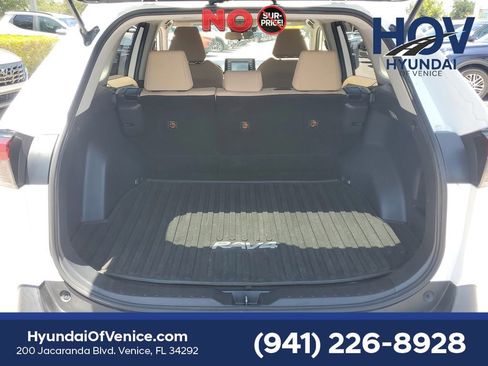Used 2020 Toyota RAV4 LE AWD/4WD image 11