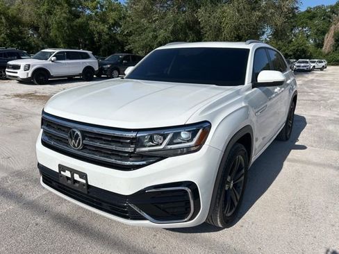 Used 2021 Volkswagen Atlas Cross Sport SE w/ Panoramic Sunroof Package image 2