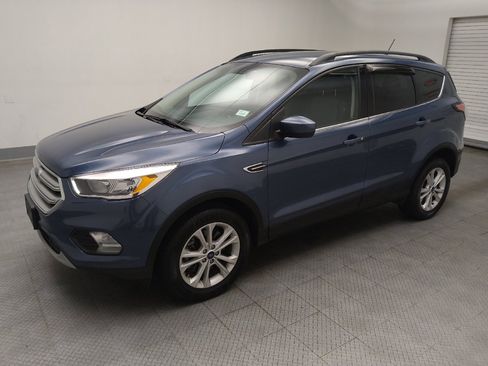 Used 2018 Ford Escape SE w/ SE Sync 3 Package AWD/4WD image 2