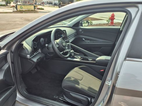 Used 2025 Hyundai Elantra SEL FWD image 21