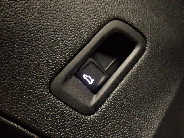 Used 2024 Volkswagen Atlas Cross Sport SE AWD/4WD image 23