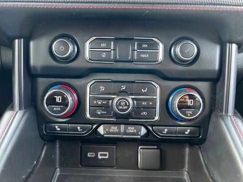 Used 2021 Chevrolet Suburban RST w/ Luxury Package image 28