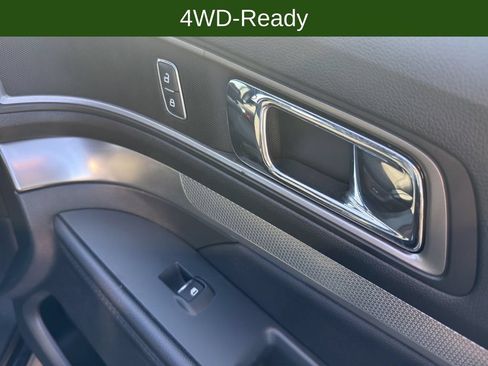 Used 2018 Ford Explorer XLT AWD/4WD image 16