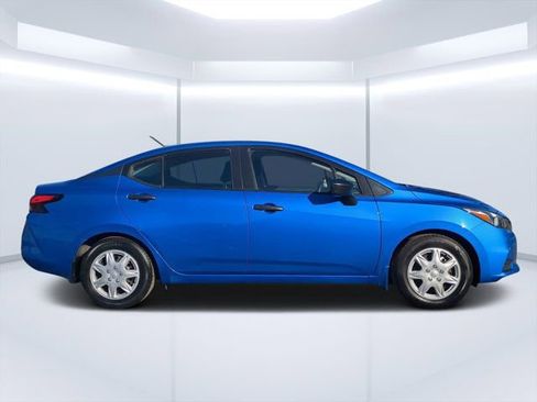 Used 2020 Nissan Versa S image 2