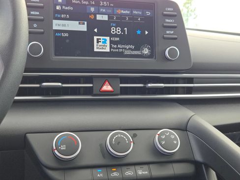 New 2026 Hyundai Elantra SE FWD image 17