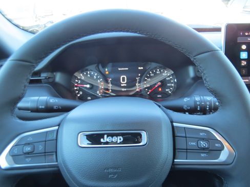 New 2026 Jeep Compass Latitude image 16