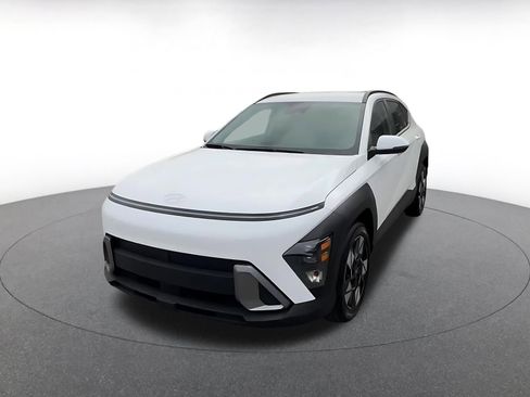 Used 2025 Hyundai Kona SEL image 8