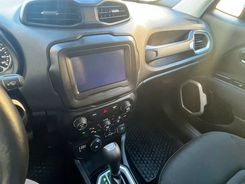 Used 2020 Jeep Renegade Latitude w/ Cold Weather Group AWD/4WD image 22