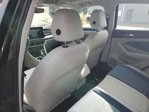 New 2026 Volkswagen Jetta SE FWD image 9