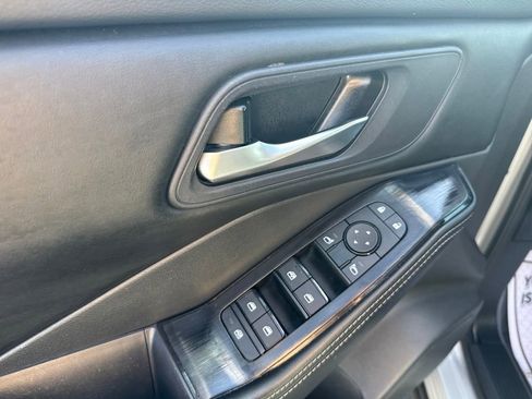 Used 2024 Nissan Rogue SV image 18