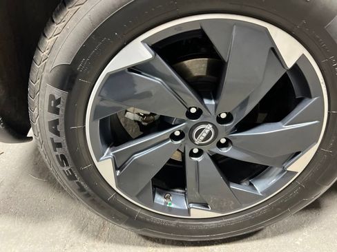 Used 2024 Nissan Rogue SV AWD/4WD image 38