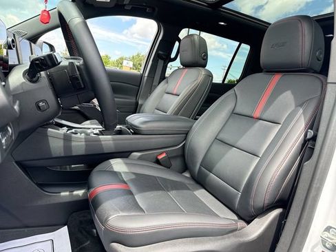 Used 2024 Chevrolet Traverse RS AWD/4WD image 11