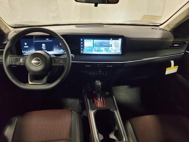 Used 2025 Nissan Kicks SR AWD/4WD image 9